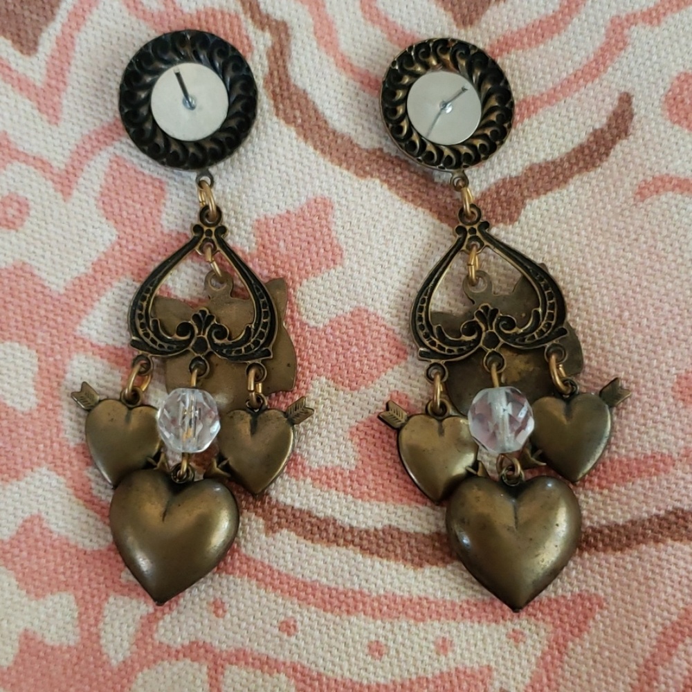 Vintage Cat Earrings. Brass Heart Earrings Arrow - Picture 2 of 7